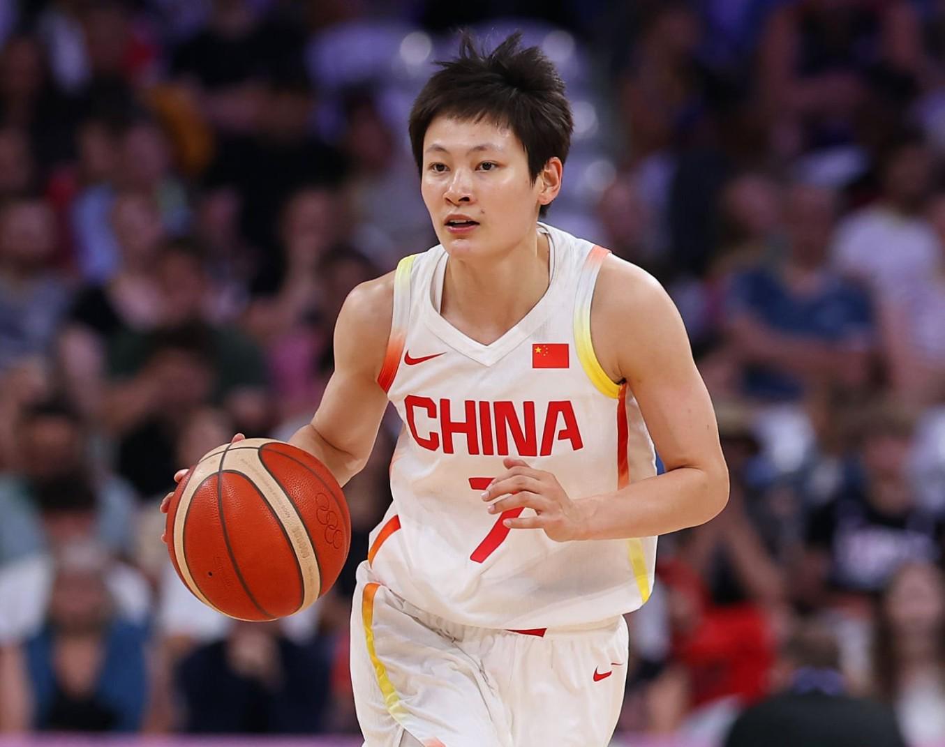人物：杨力维曾收到WNBA合同，但国内方面不让她去美国打球
