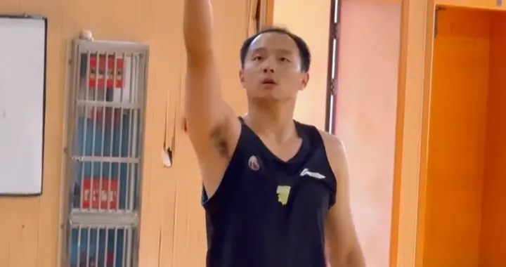 青岛顶薪追逐王奕博，浙江晒视频王奕博占多数画面，签约不容易！