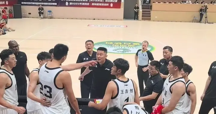 徐昕和杜锋爆发冲突！昨日团结杯两人正面对峙，后被队友推开