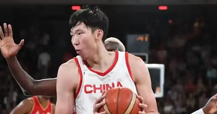 男篮12人名单仅差2点疑问！内线等周琦，外线高诗岩徐杰2选1！