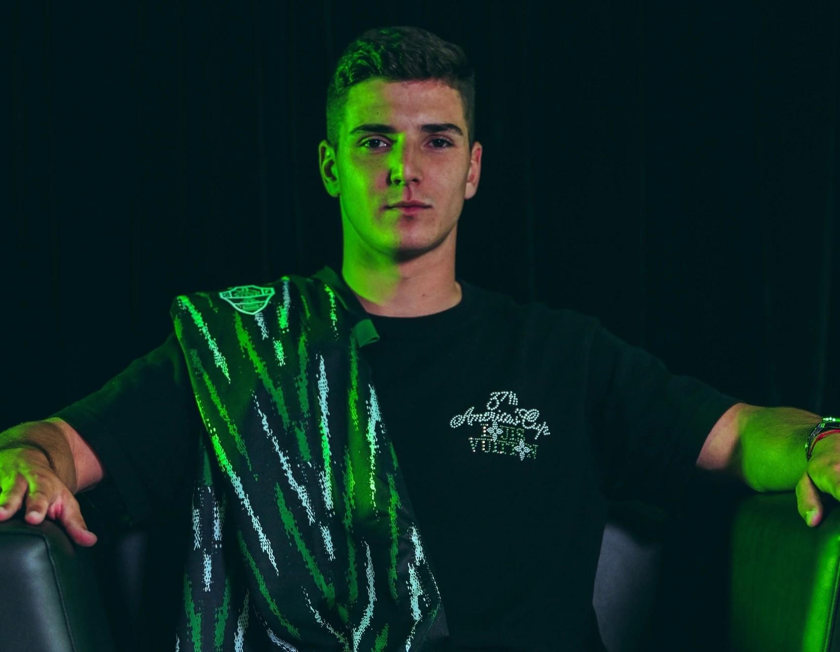 官方：西甲升班马埃尔切签下本菲卡中场内托，双方签约3年