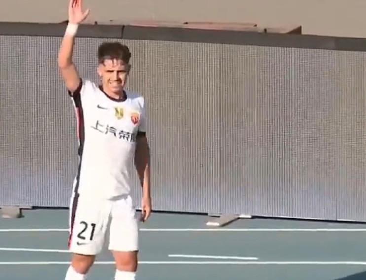 东体：梅伦多缺战梅州因赛前身体不适，海港全队昨日已回沪