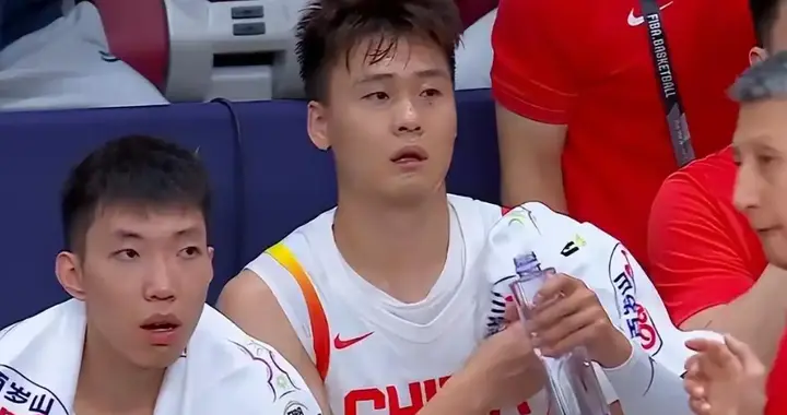 男篮半场大胜沙特！胡金秋+3将主导，朱俊龙余嘉豪辅助，三分爆种