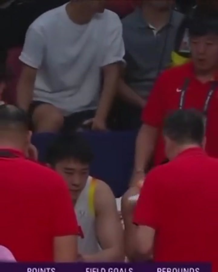 亚洲杯郭士强暂停怒批王俊杰：他能投进吗？