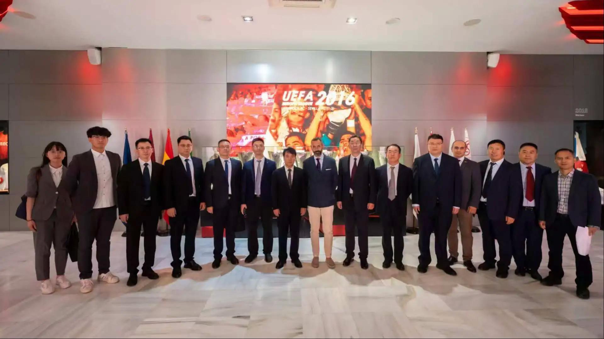 官方：塞维利亚与石家庄市政府签署合作协议推动足球发展
