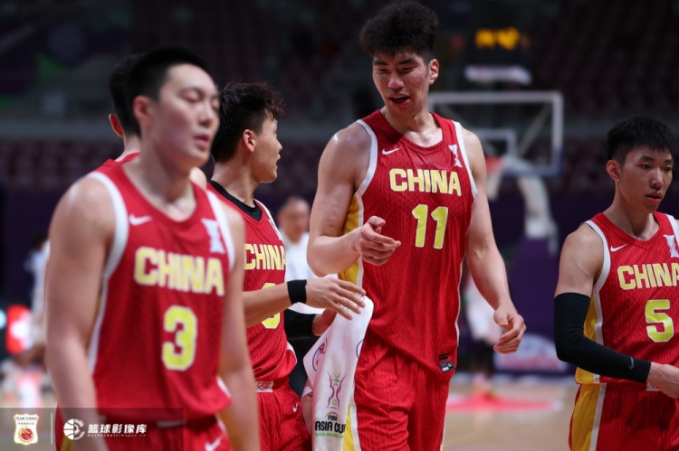 男篮亚洲杯-中国男篮100-69大胜印度 王俊杰13分