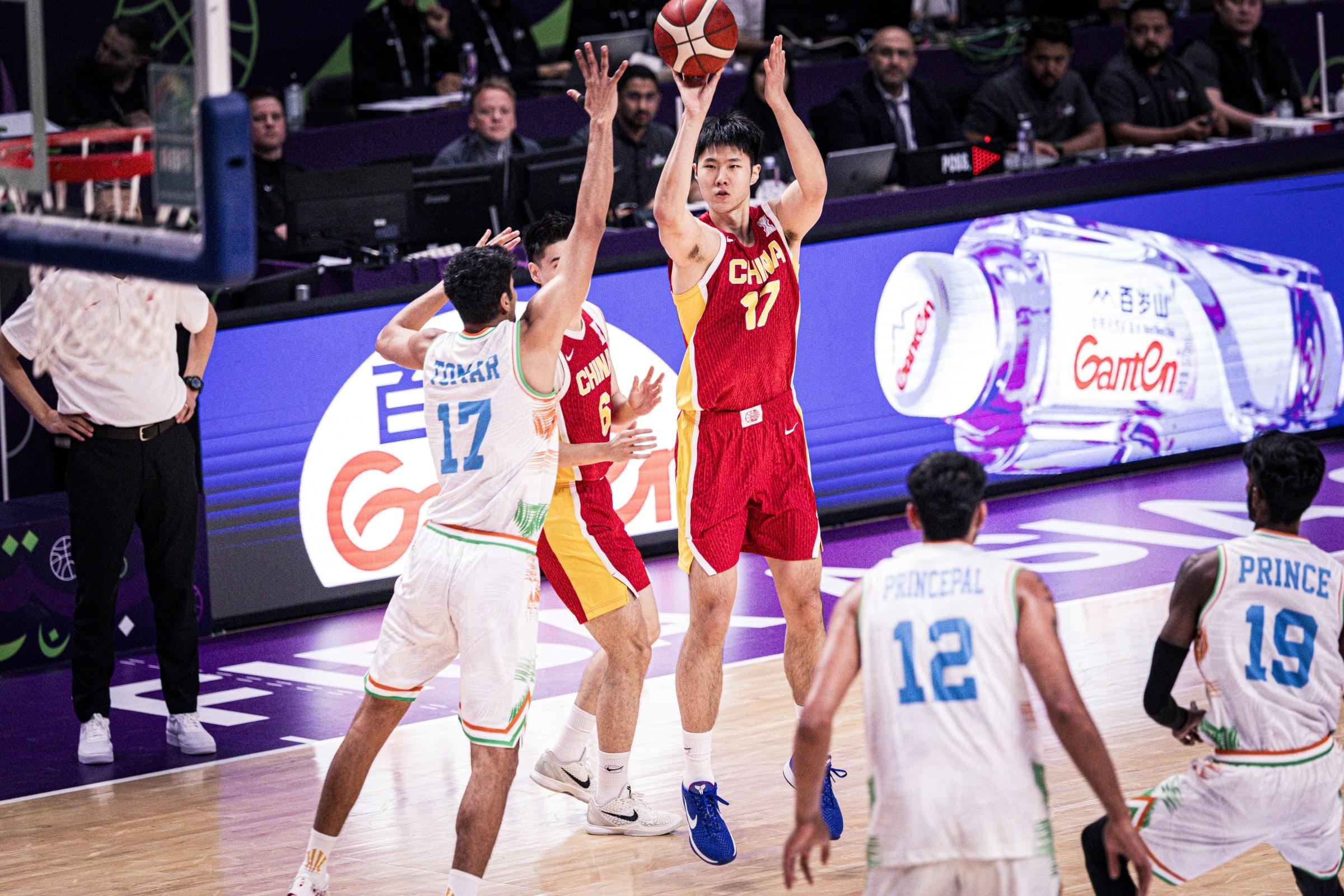 板凳匪徒，赵嘉义11中6砍全场最高17分外加3篮板，三分4中3