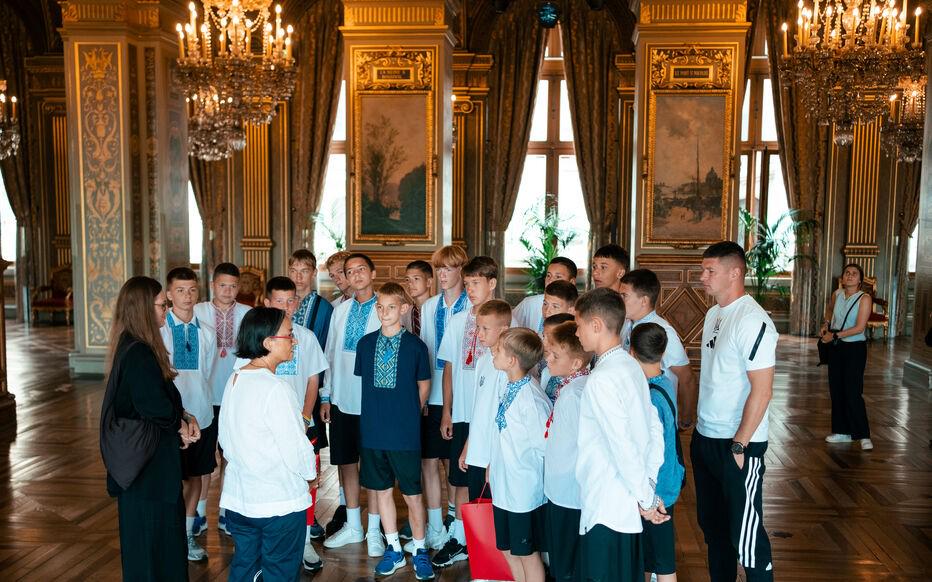 法媒：法国足协和乌克兰足协合作，接待20名乌克兰小球员游巴黎