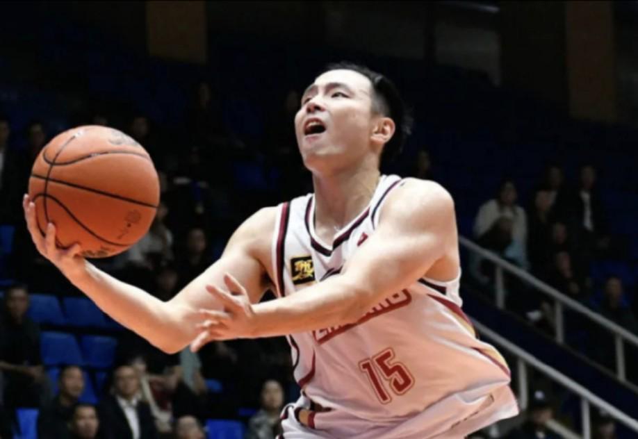 媒体人：青岛男篮顶薪报价王奕博并备好培养费，但浙江男篮未提供账户