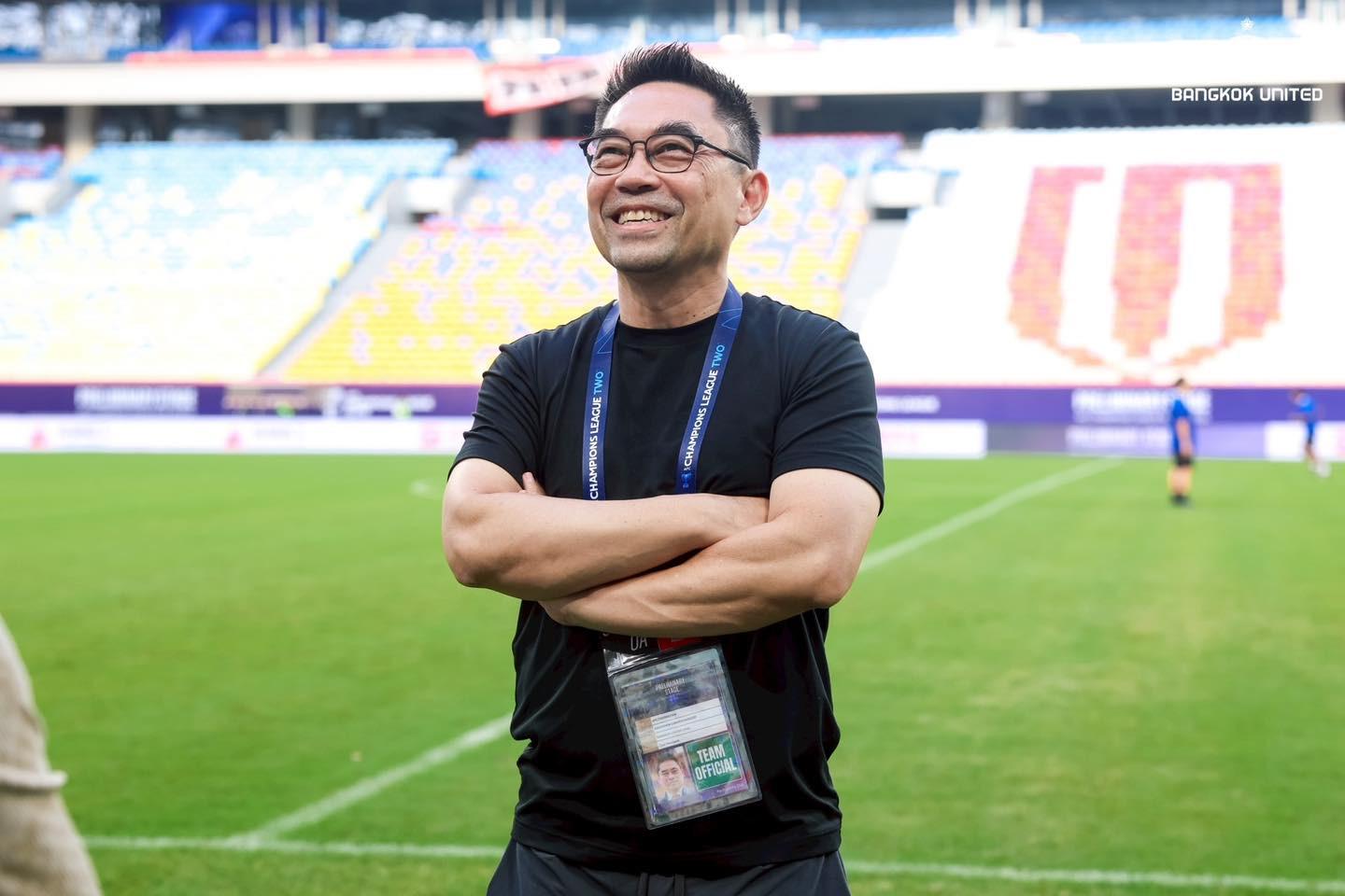现场督战亚冠附加赛，曼谷联主席随队来到成都客场