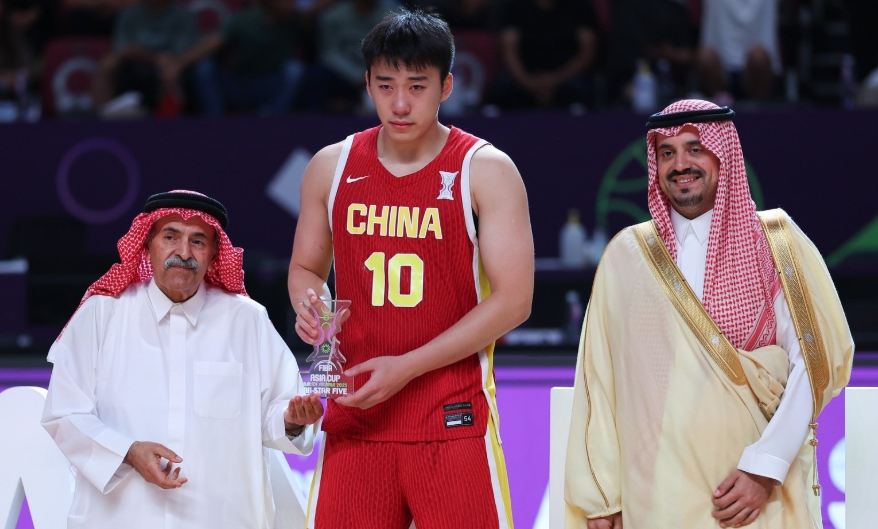 媒体人：后仰金鸡独立成王俊杰招牌动作 亚洲杯提升巨大自信