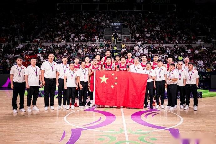 朱俊龙：希望是附丽于存在，有存在便有希望，加油中国男篮