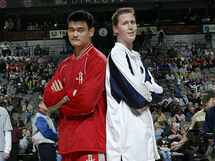 还记得他吗？“大竹竿”布拉德利现身Big3联赛，小腿已经截肢