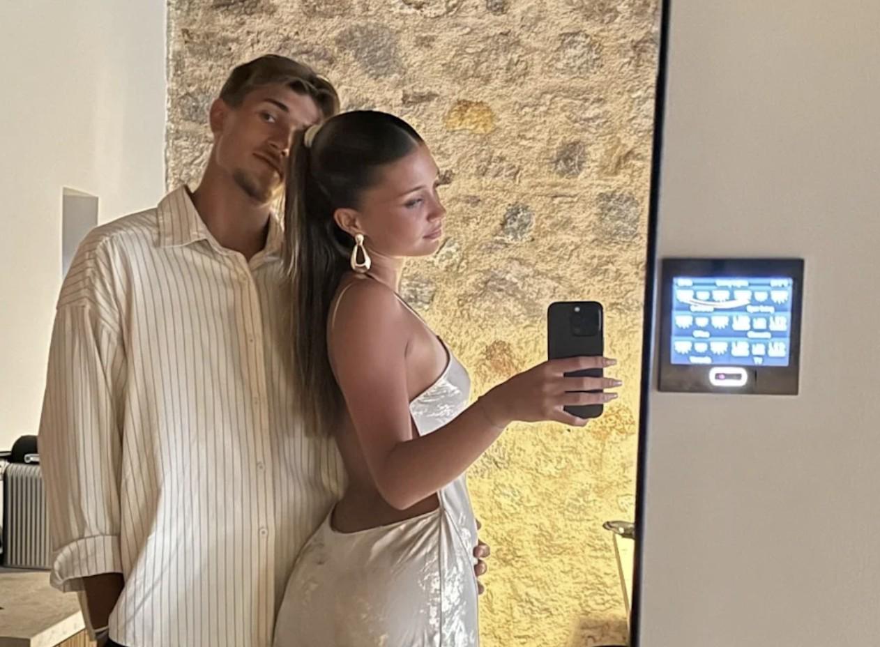 图片报：拜仁小将比朔夫和名宿绍尔17岁的女儿目前正在恋爱