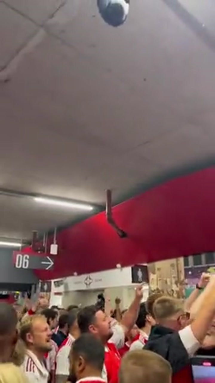 枪手球迷唱响哲凯之歌：他用胸前大炮进球 他叫维克托