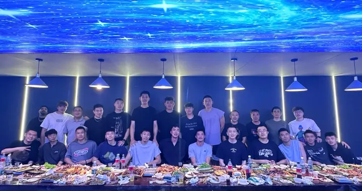 辽宁聚餐送别张镇麟、刘雁宇、赵率舟！韩德君在列，兄弟情深！