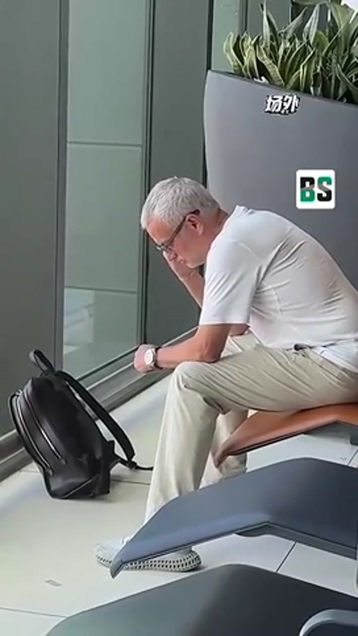 下一站是哪？穆里尼奥乘飞机离开土耳其