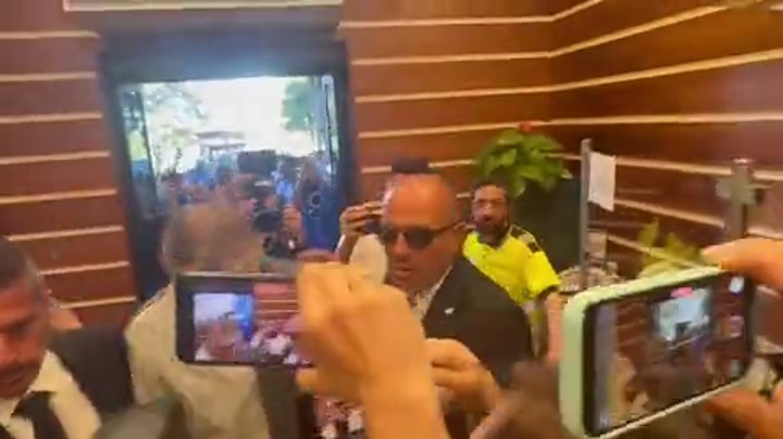 霍伊伦抵达体检中心 将接受那不勒斯体检
