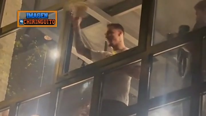 圆神效应！安东尼在楼上招手 贝蒂斯球迷高喊他的名字