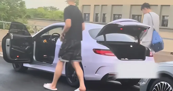 张镇麟抵上海现两暖心举动！王哲林亲自接，暖心问候辽迷送签名！