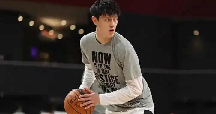 篮网仅剩一个双向合同！曾凡博留队难度增加，回CBA也不是不行！