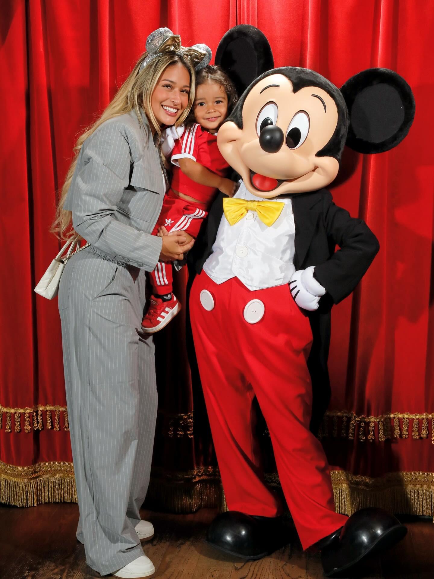 拉菲尼亚妻子社媒发文，表示迪士尼已经因员工区别对待儿童致歉