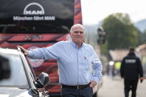 赫内斯：拜仁管理层出现合适的人时，我和鲁梅尼格就退居幕后