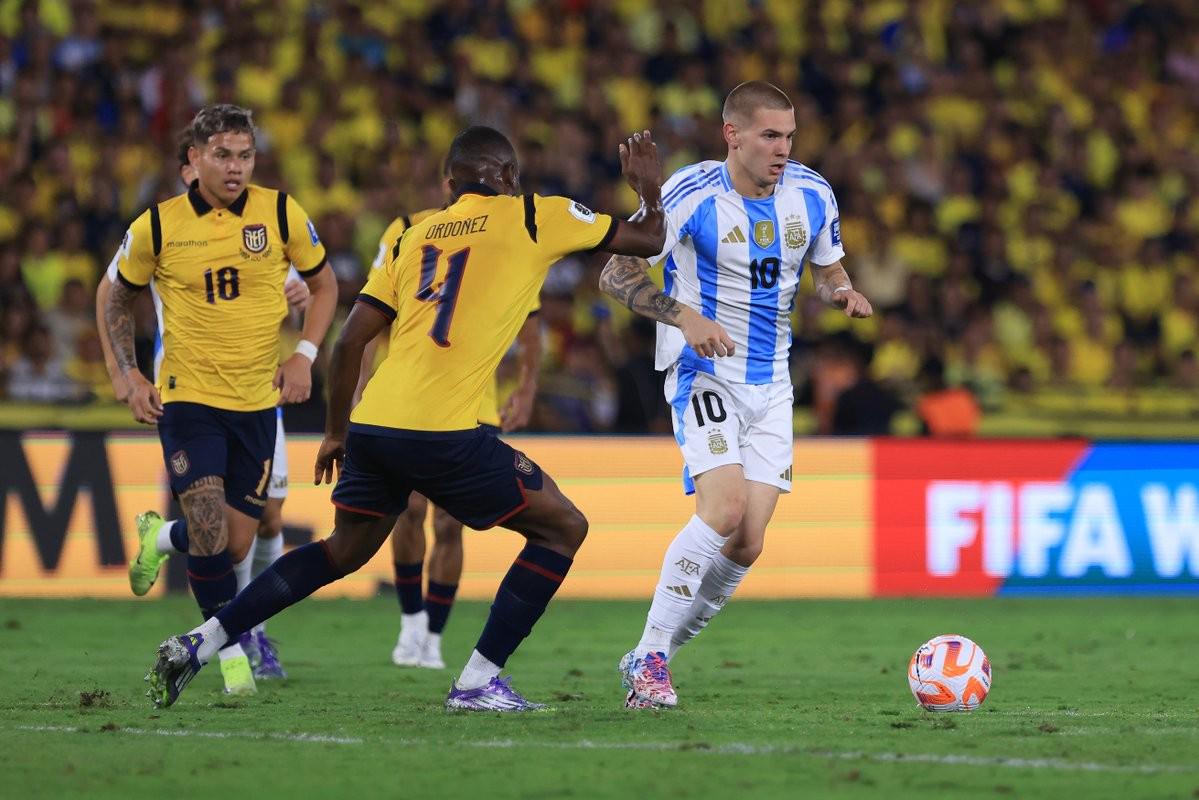 打破马拉多纳纪录，马斯坦托诺成阿根廷队史最年轻的10号球员