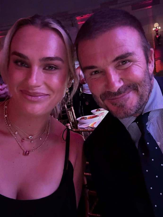 萨巴伦卡晒与贝克汉姆合影：有个好伙伴！谢谢你的晚餐