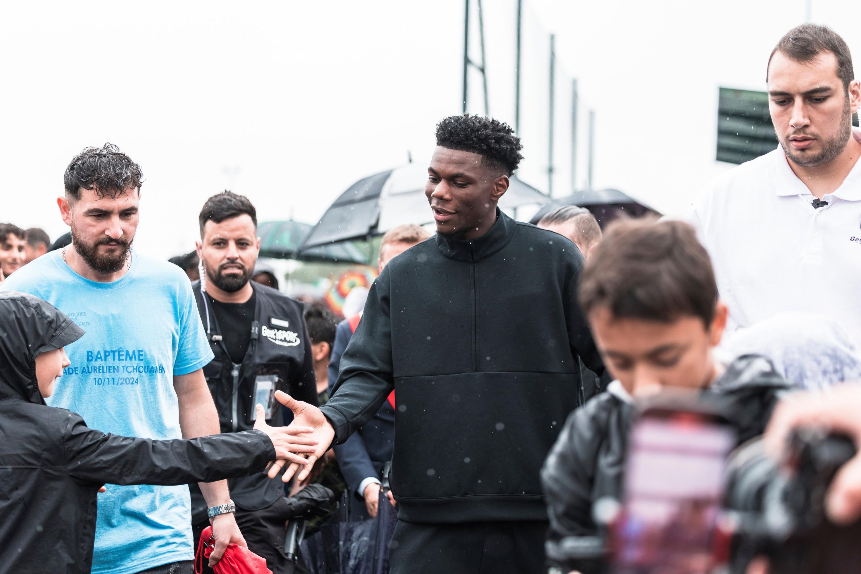 回馈家乡，楚阿梅尼在波尔多揭幕了一座以自己名字命名的球场