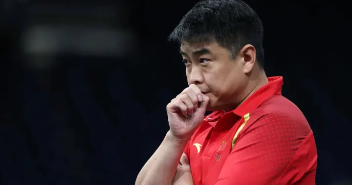 没联系?王皓向德国球员邱党打听樊振东近况,惊讶:他就自己一个人?