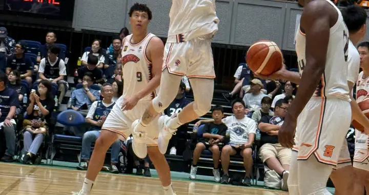 什么水平？张镇麟上海首秀击败日本俱乐部，砍12+5+6转型2号位