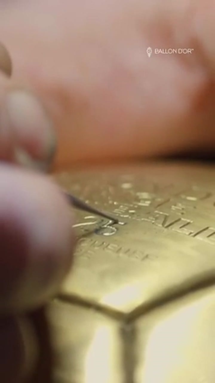 金球奖官方发布视频：2025年的奖杯已经镌刻完成