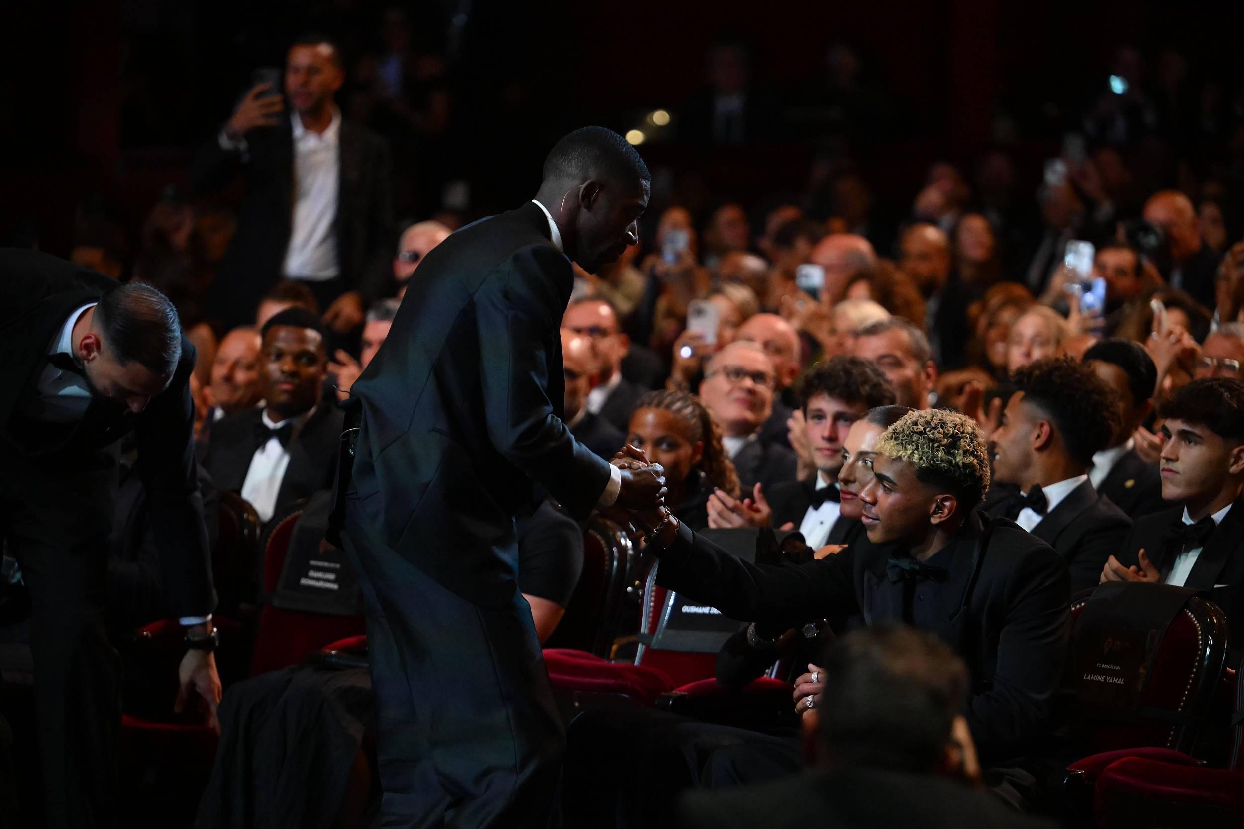 登贝莱与亚马尔并肩作战的10分钟：1个伤愈1个首秀，险些完成连线