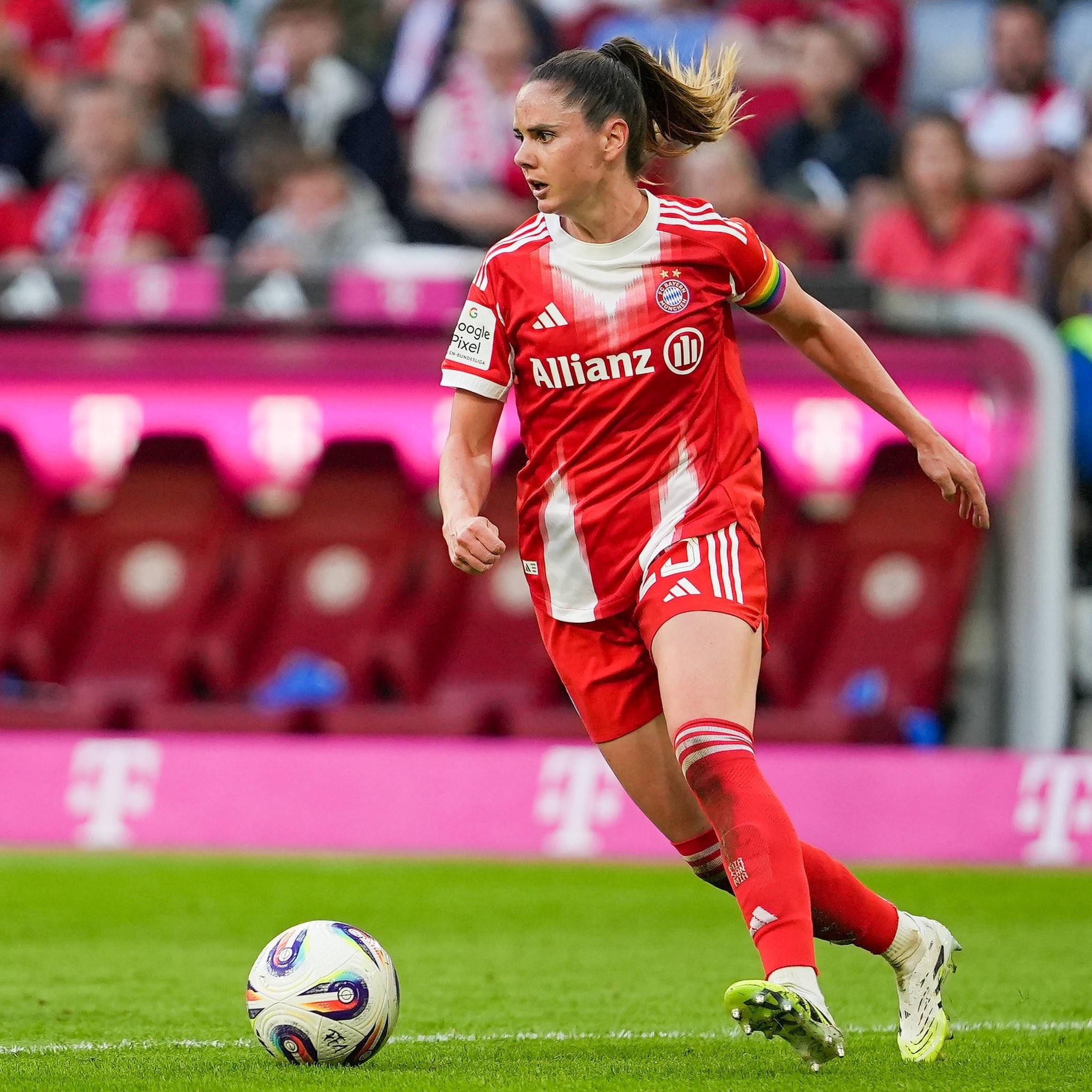 官方：拜仁女足中场扎德拉齐尔左膝前十字韧带撕裂已接受手术