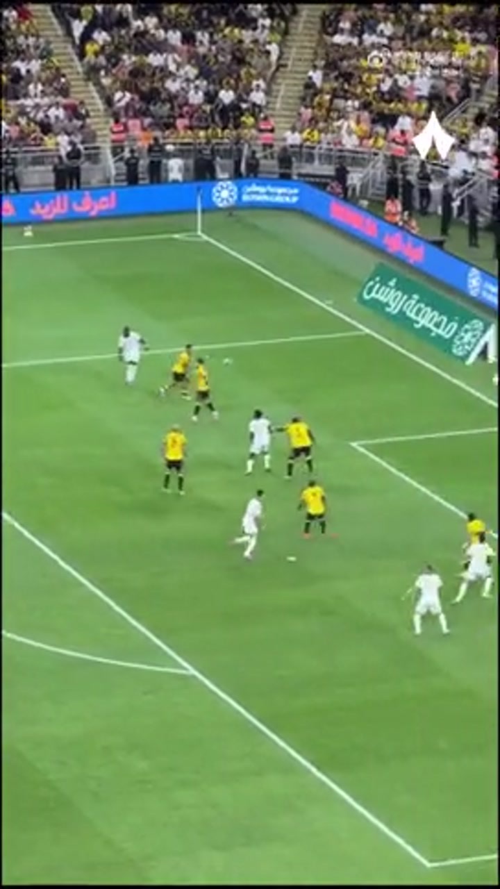 跑位教科书！实拍C罗头槌破门 斩获生涯第946球