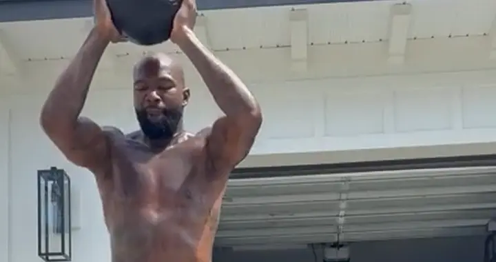 劳模也该休息了！琼斯亲承养伤，明年1月复出，文中仍展自信！