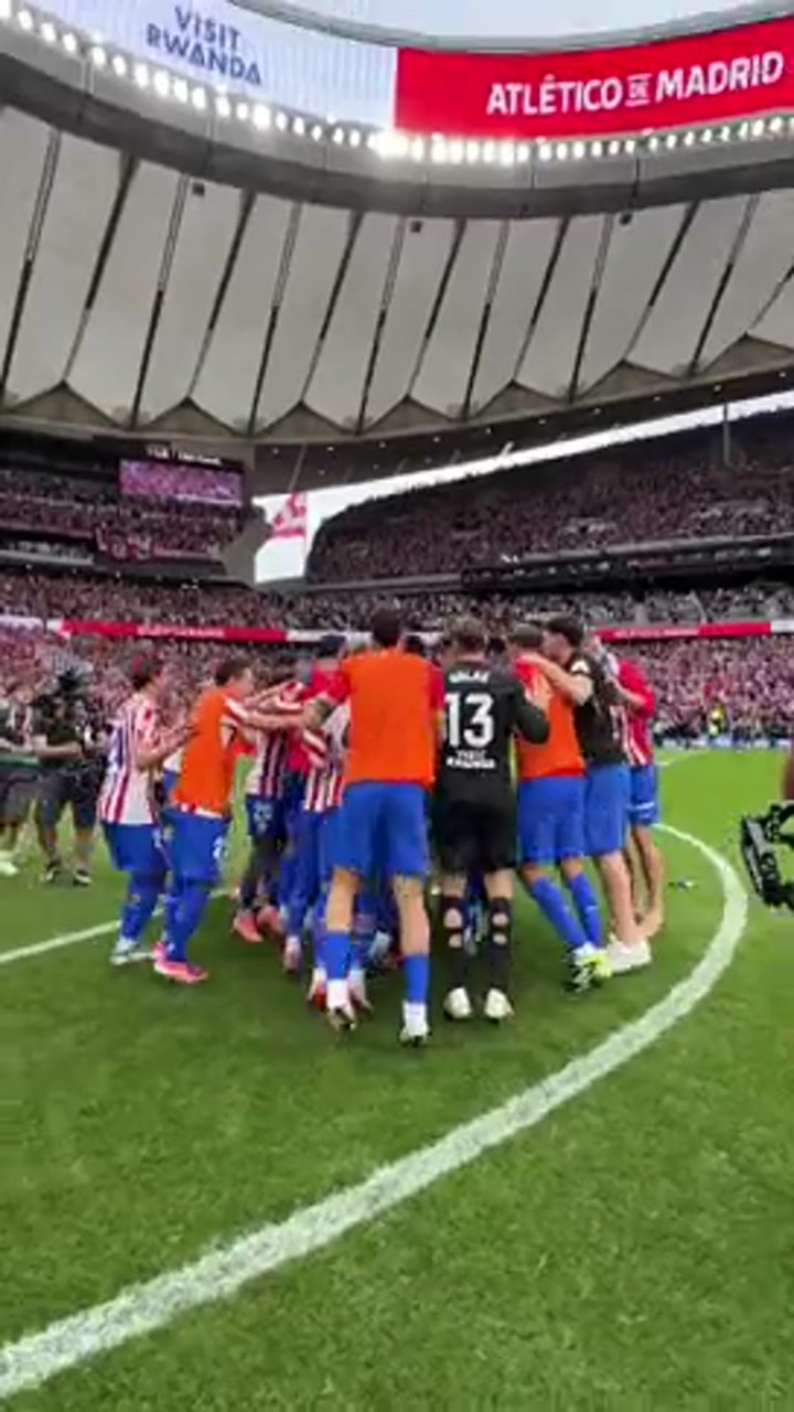5-2皇马！马竞众将士赛后与球迷共同庆祝
