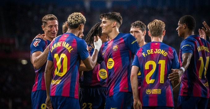 每体为巴萨评分：亚马尔、佩德里8分最高，莱万、孔德7分