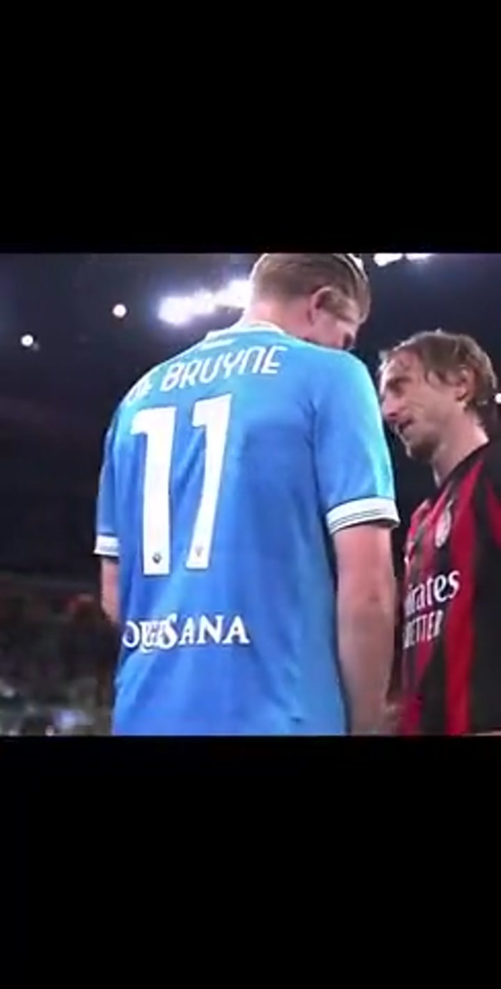 中场大师惺惺相惜！莫德里奇和德布劳内赛后聊了很久