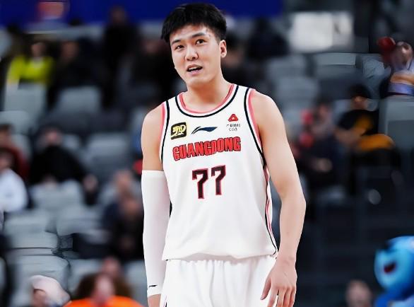 媒体人：黄荣奇1年C类合同签约同曦男篮；上赛季场均6分2.1助