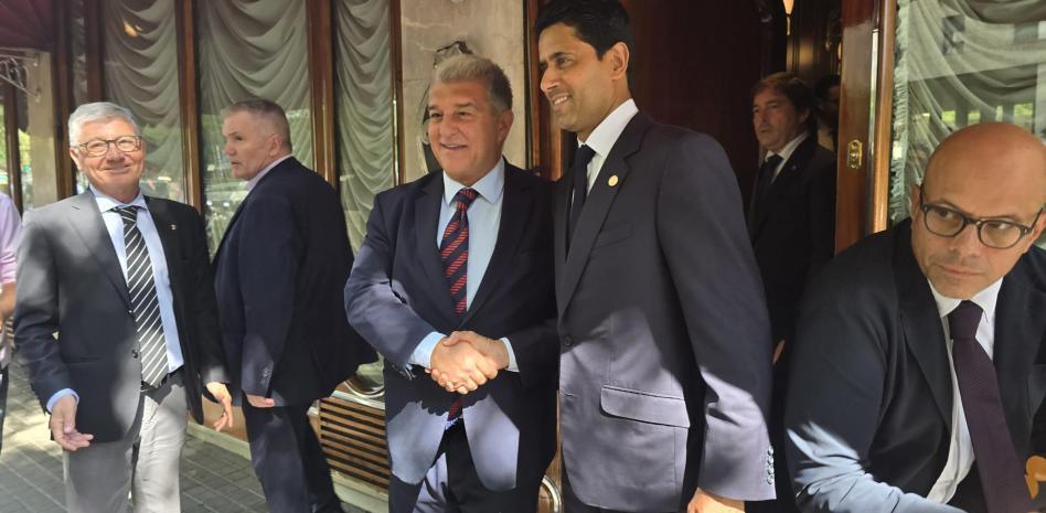 拉波尔塔：巴萨对巴黎会是一场精彩的比赛；菲戈绝对应受尊重