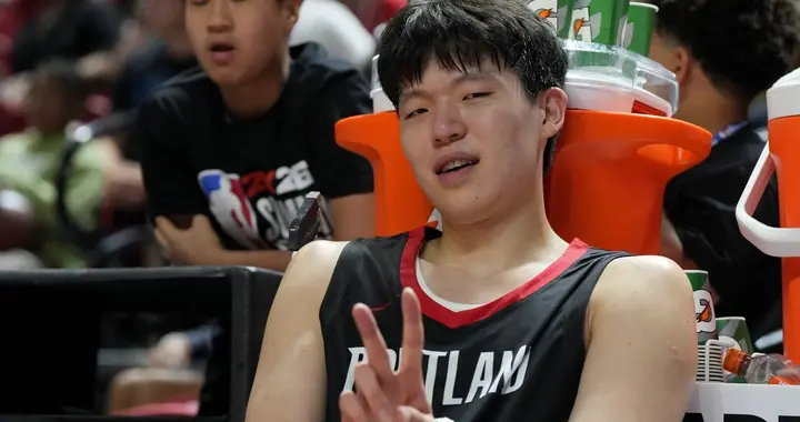 季前赛首秀被罚下！杨瀚森替补4+4+1 库里11分勇士21分逆转开拓者