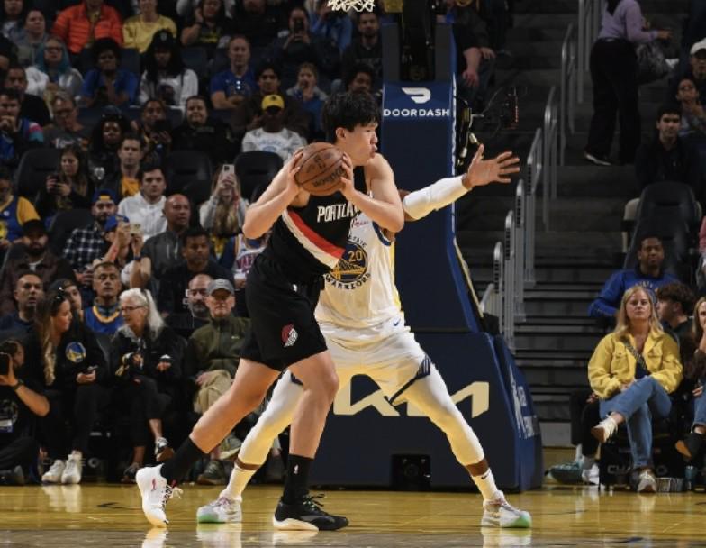 杨瀚森：对抗和节奏还要适应，在场上看到库里感觉有点不真实