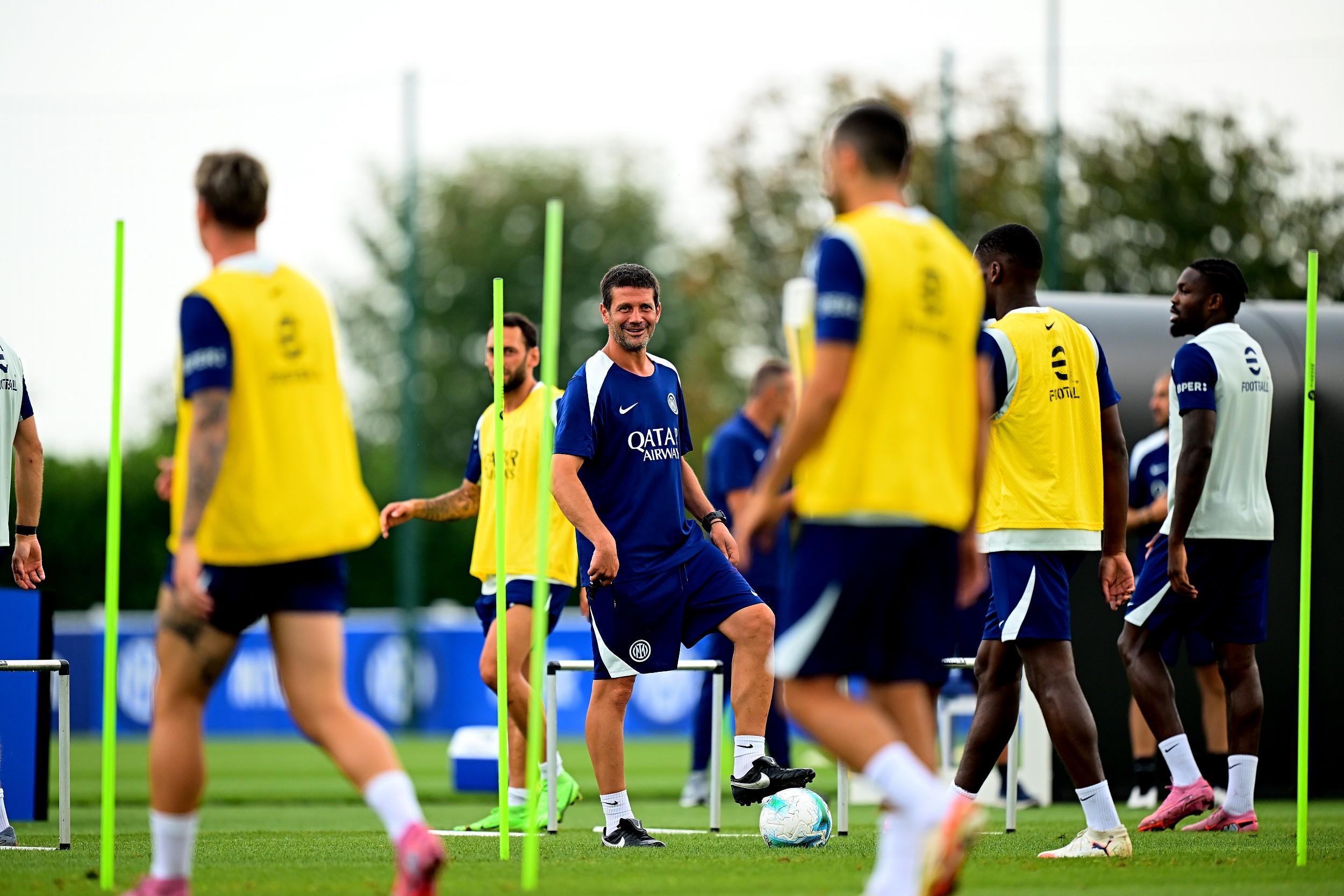 都灵体育报：齐沃赛前3小时公布首发，训练中不让队员说脏话