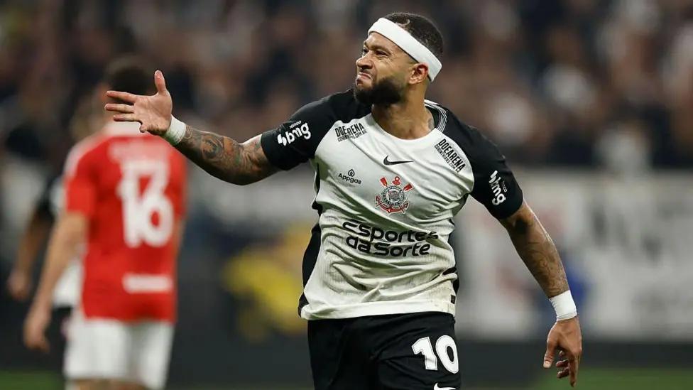 非传统足球运动员德佩：用生涯大胆书写传奇经历