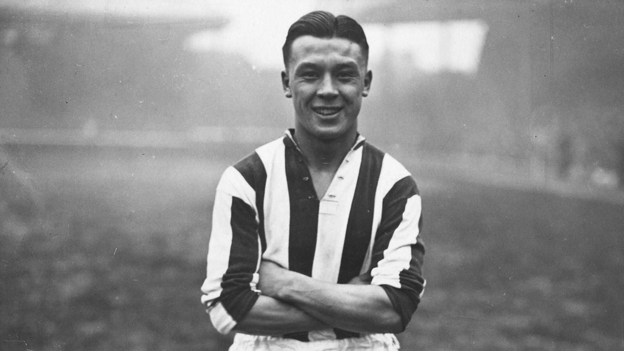 表彰功勋，英足总给英格兰队史首位亚裔球员弗兰克-仕追授荣誉帽