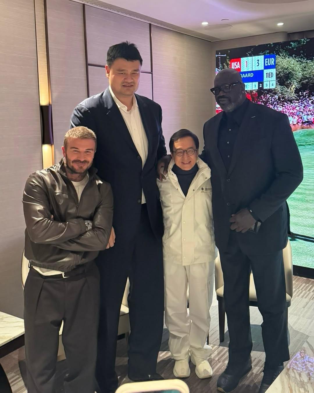现场观战NBA中国赛，贝克汉姆晒与姚明、奥尼尔和成龙的合影