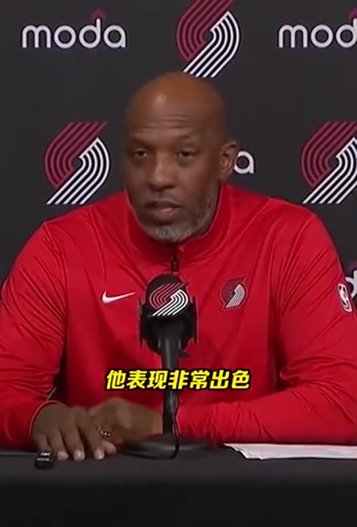 比卢普斯微笑反问记者：你觉得杨瀚森打得怎样？