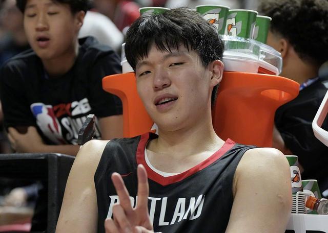 央视名嘴韩乔生：杨瀚森成神了，第三节直接“天神下凡”